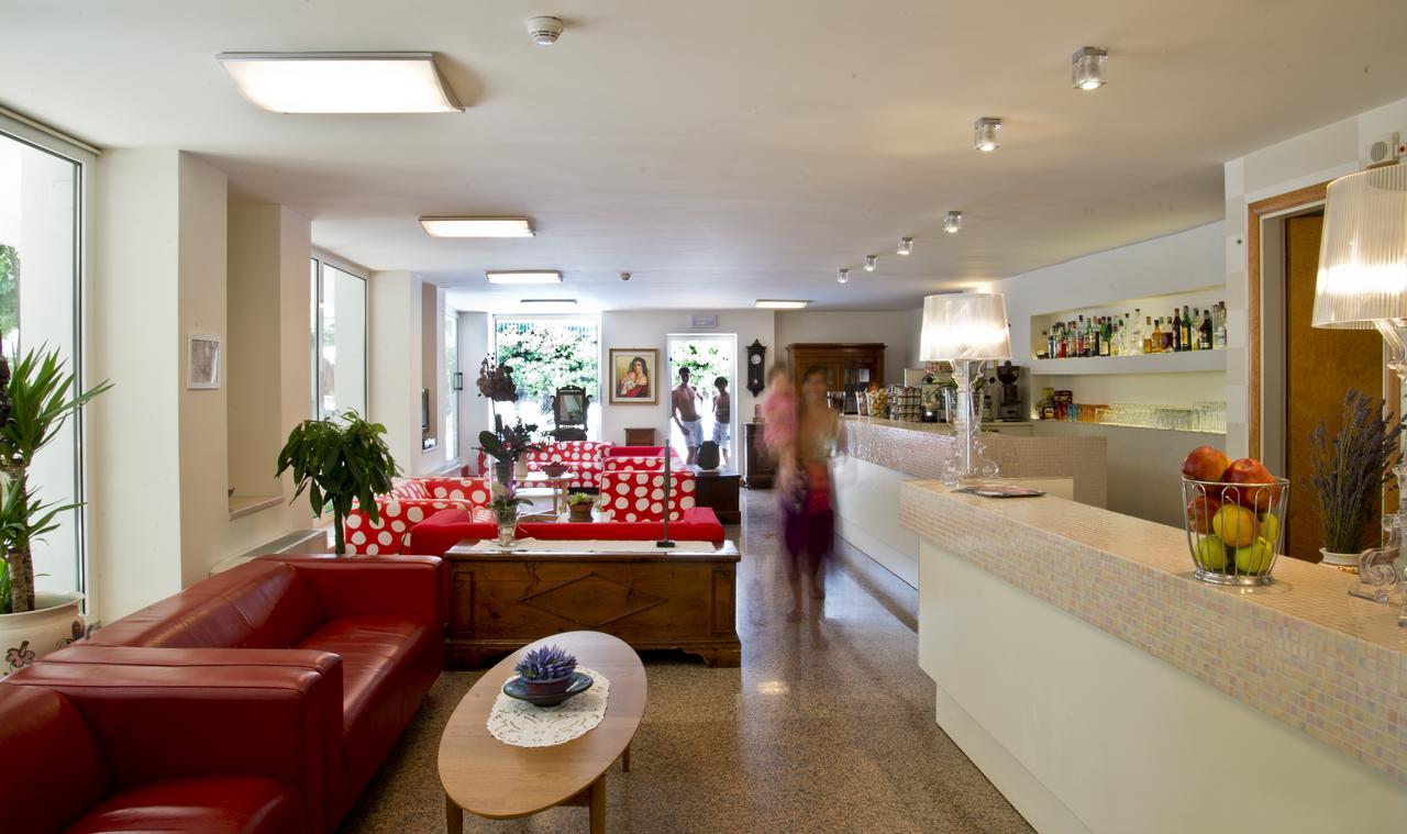 רימיני Hotel Trafalgar מראה חיצוני תמונה